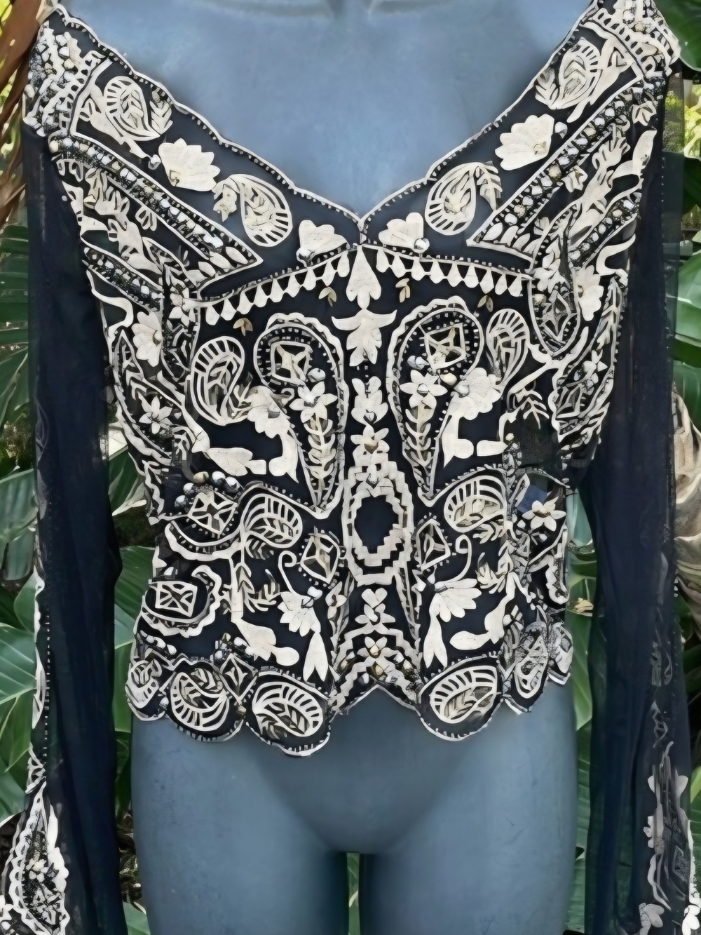 Embroidered Black & Cream V-Neck Women's Top SZ XXL